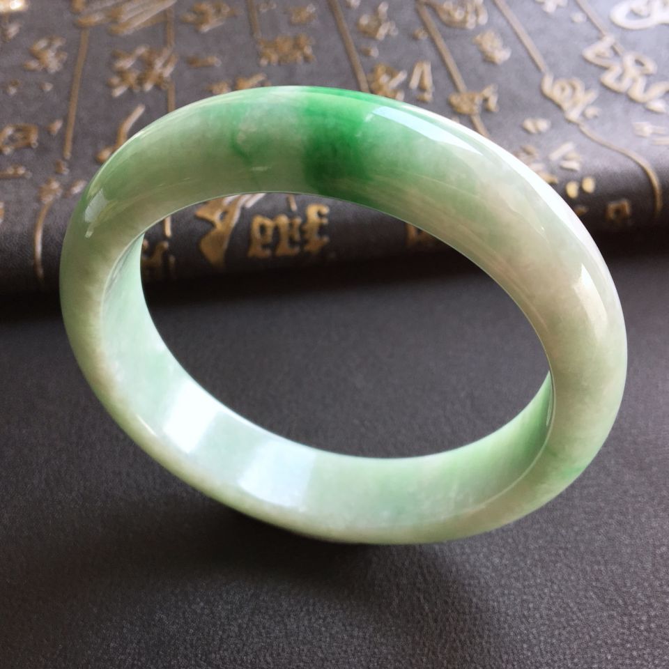 糯冰种飘翠手镯