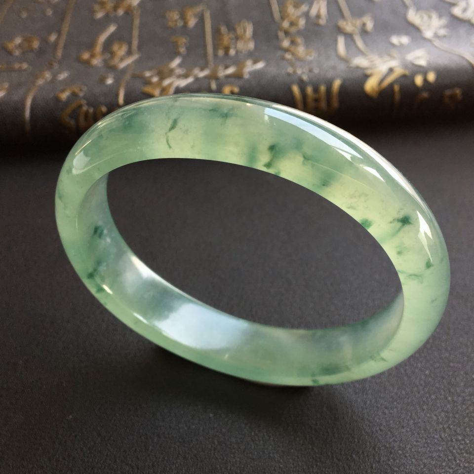 冰种飘花贵妃镯（57.3mm-48.2mm）