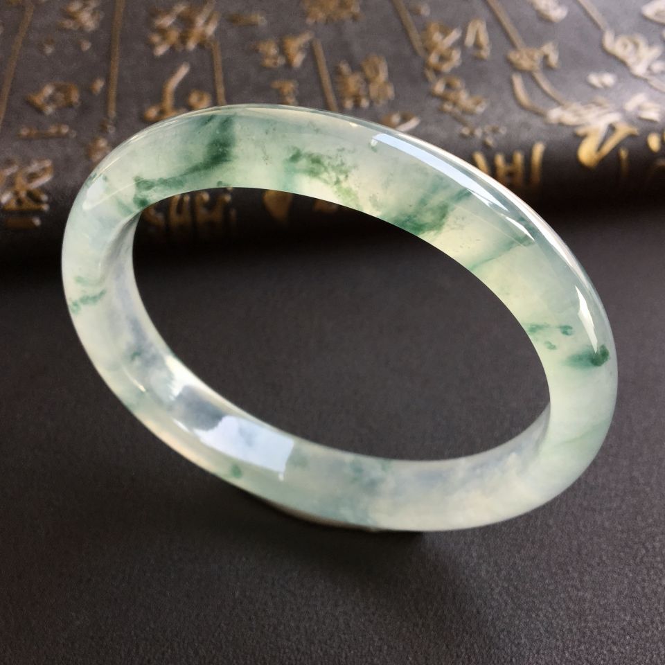 冰种飘花贵妃镯（58.9mm-50.7mm）