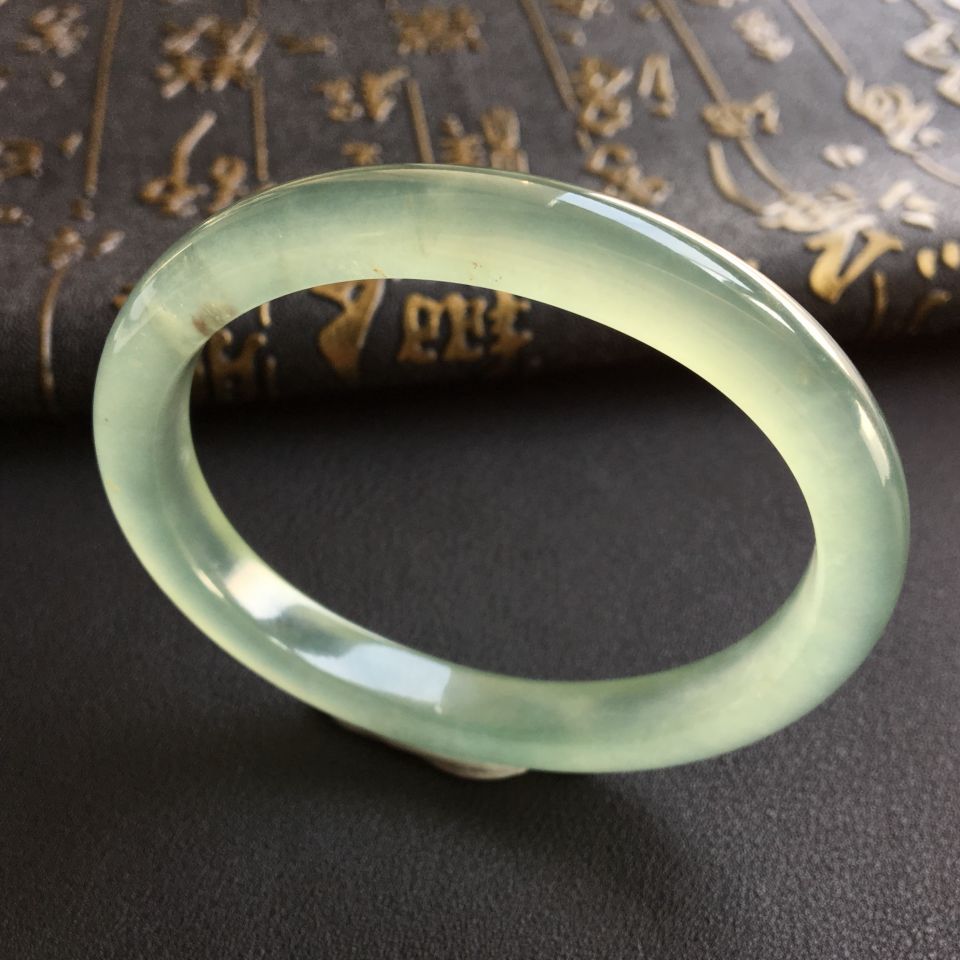 冰种晴水贵妃镯（55.5mm-48.7mm）