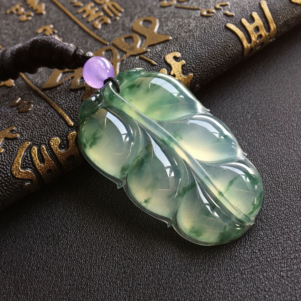 冰种飘花玉叶挂件