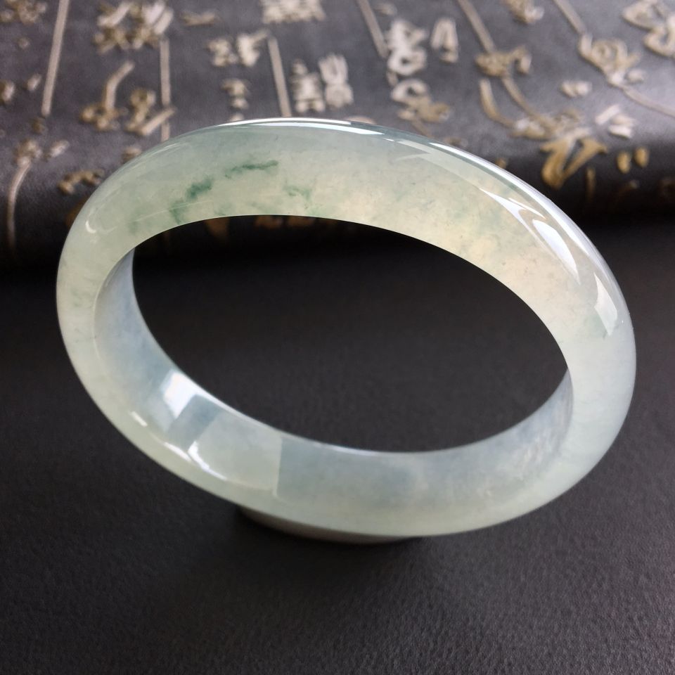 冰种飘花贵妃镯(55.7mm-48mm)
