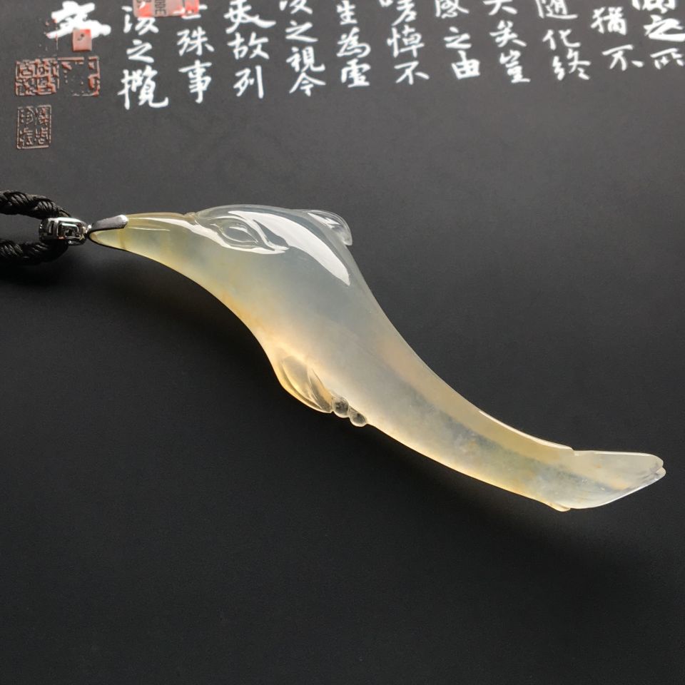 冰种淡黄翡海豚挂件