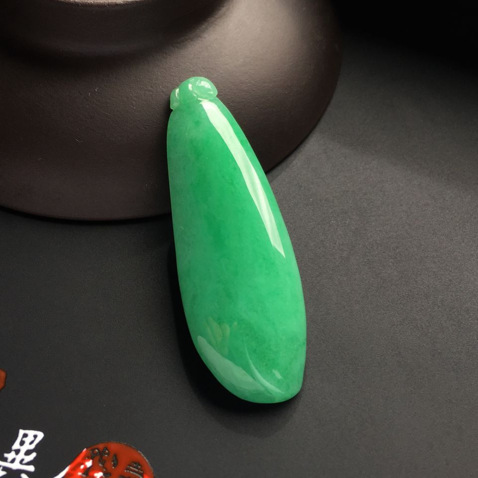 糯冰种豆绿福瓜挂件