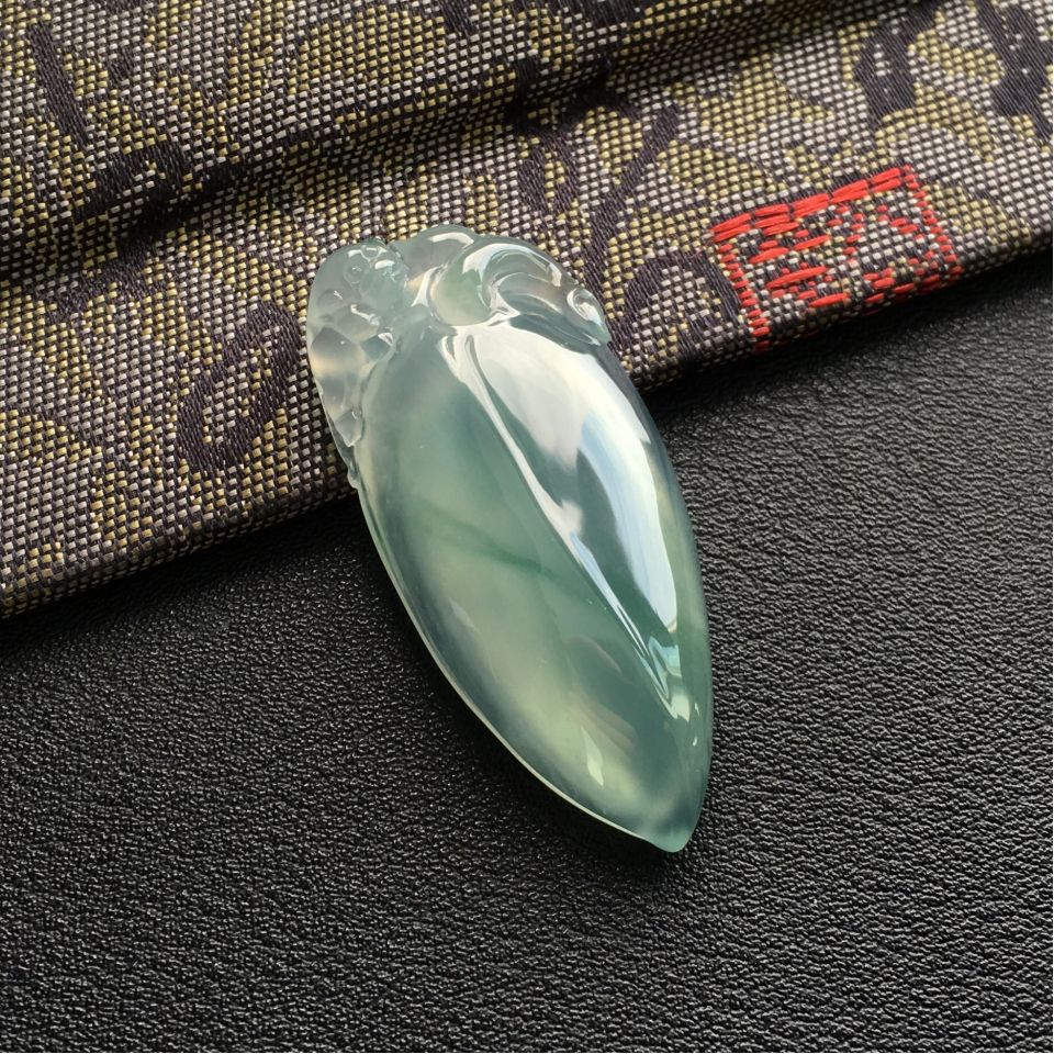 冰种略飘花福瓜挂件