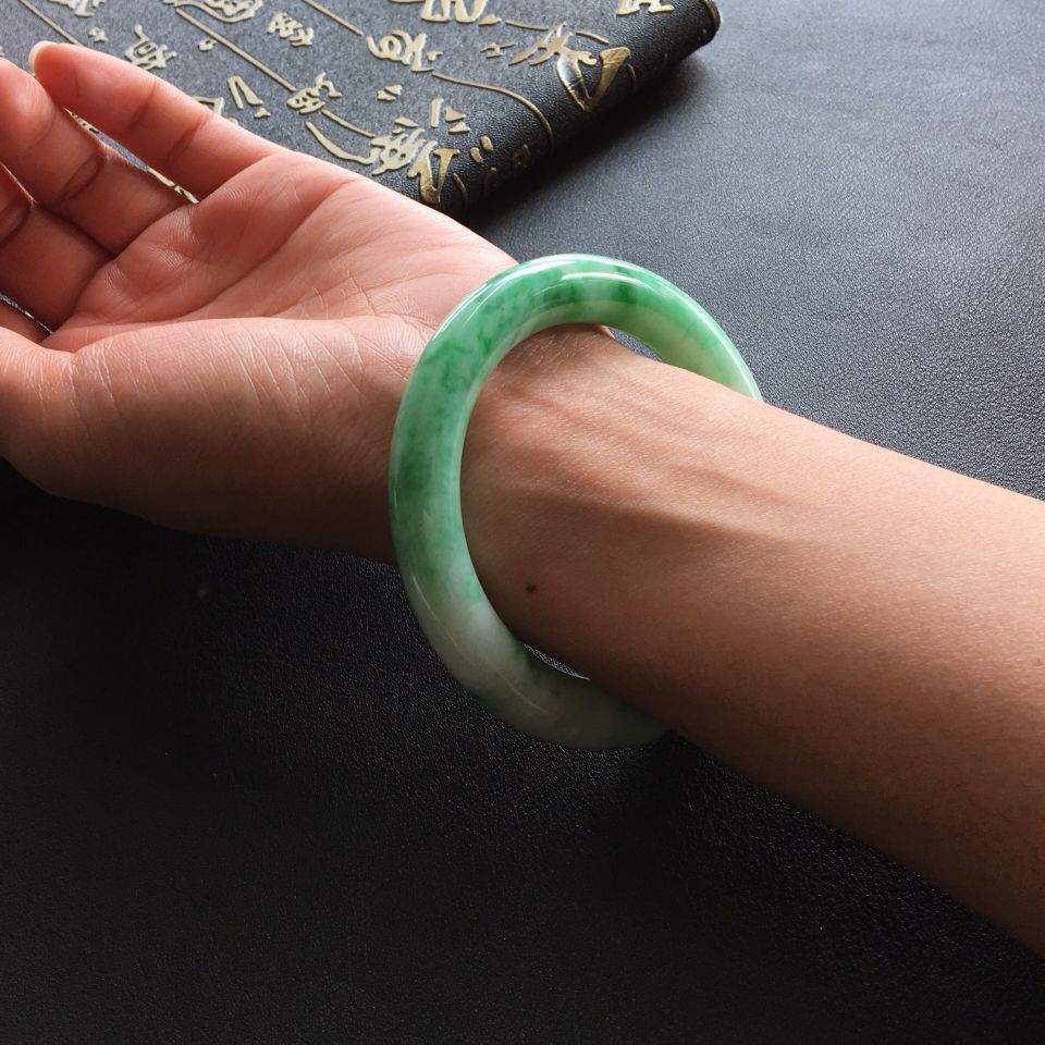 糯冰种飘翠圆条手镯(55.6mm)