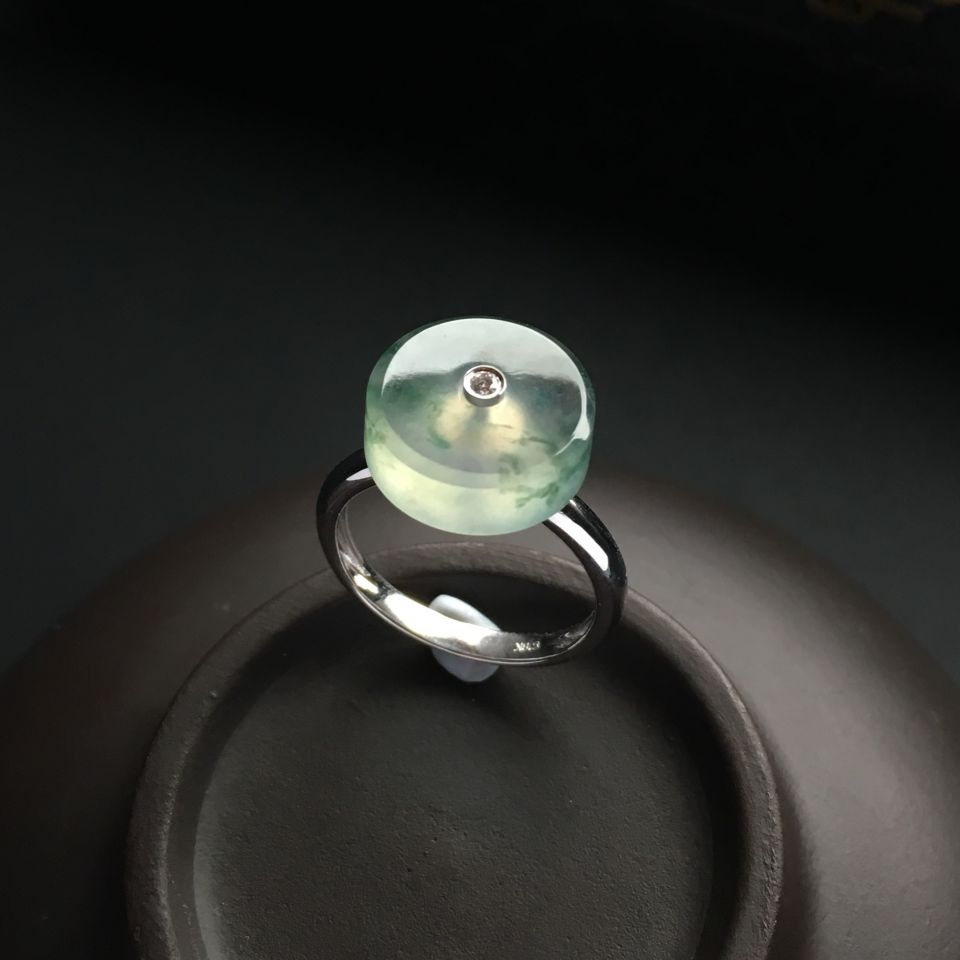 镶白金钻石冰种飘花平安扣戒指