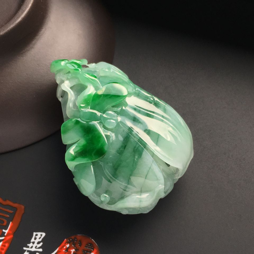 糯冰种飘绿花玉兰花挂件