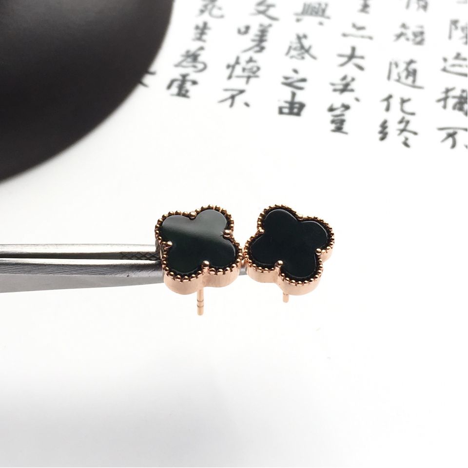 镶玫瑰金冰种墨翠四叶草耳钉