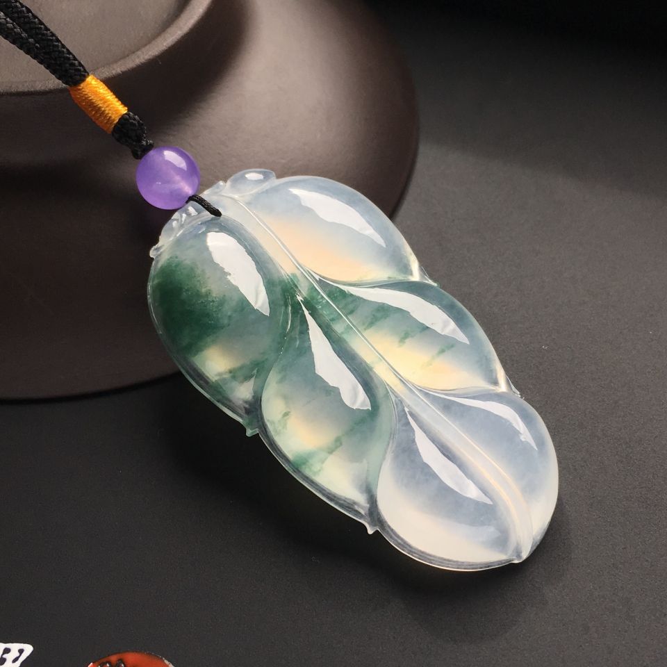 冰种飘花玉叶挂件