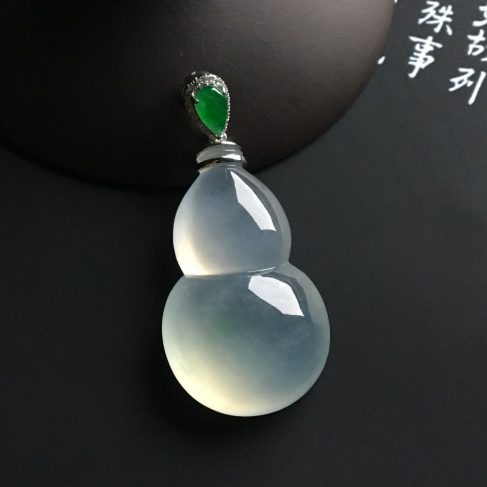 冰种淡晴水葫芦挂件