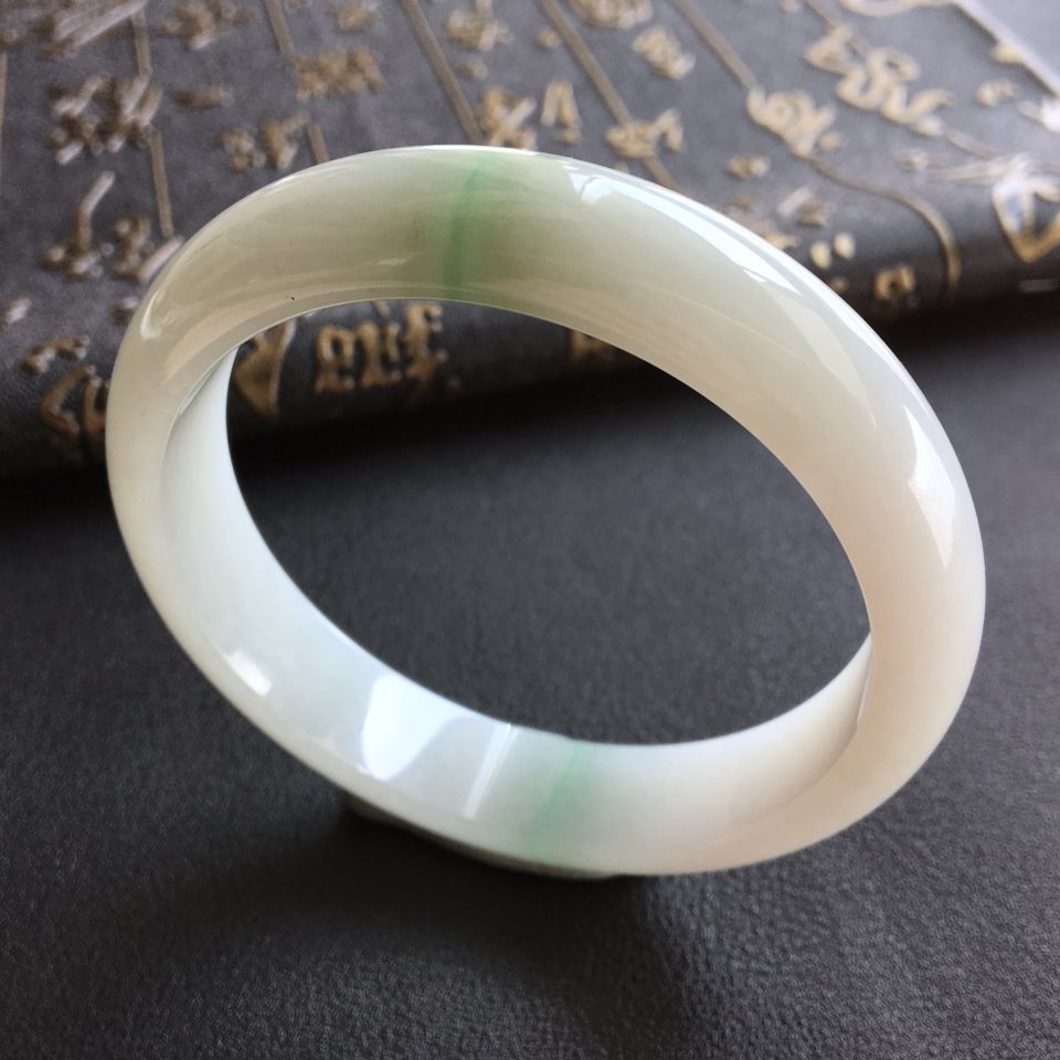 糯冰种略飘翠手镯(58.2mm)