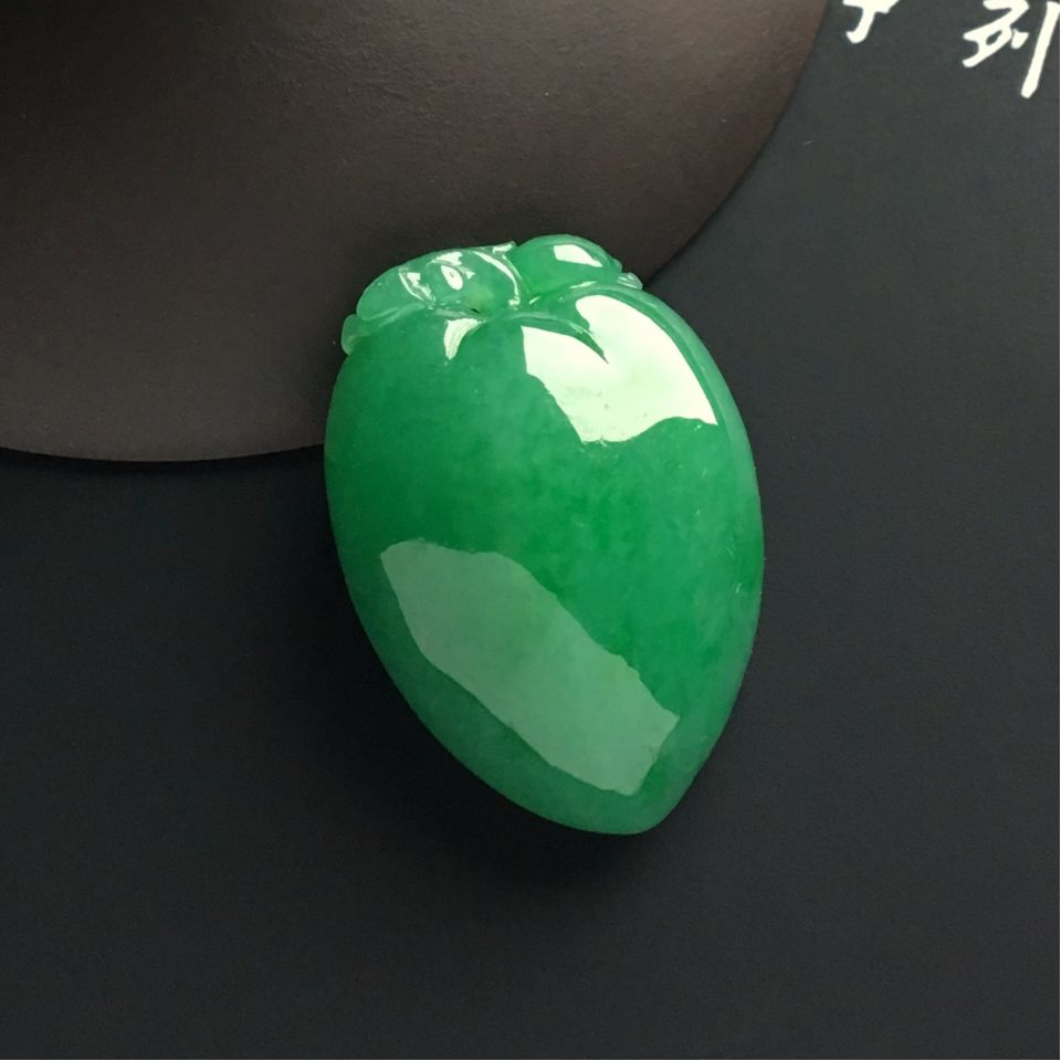 糯冰种翠色寿桃挂件