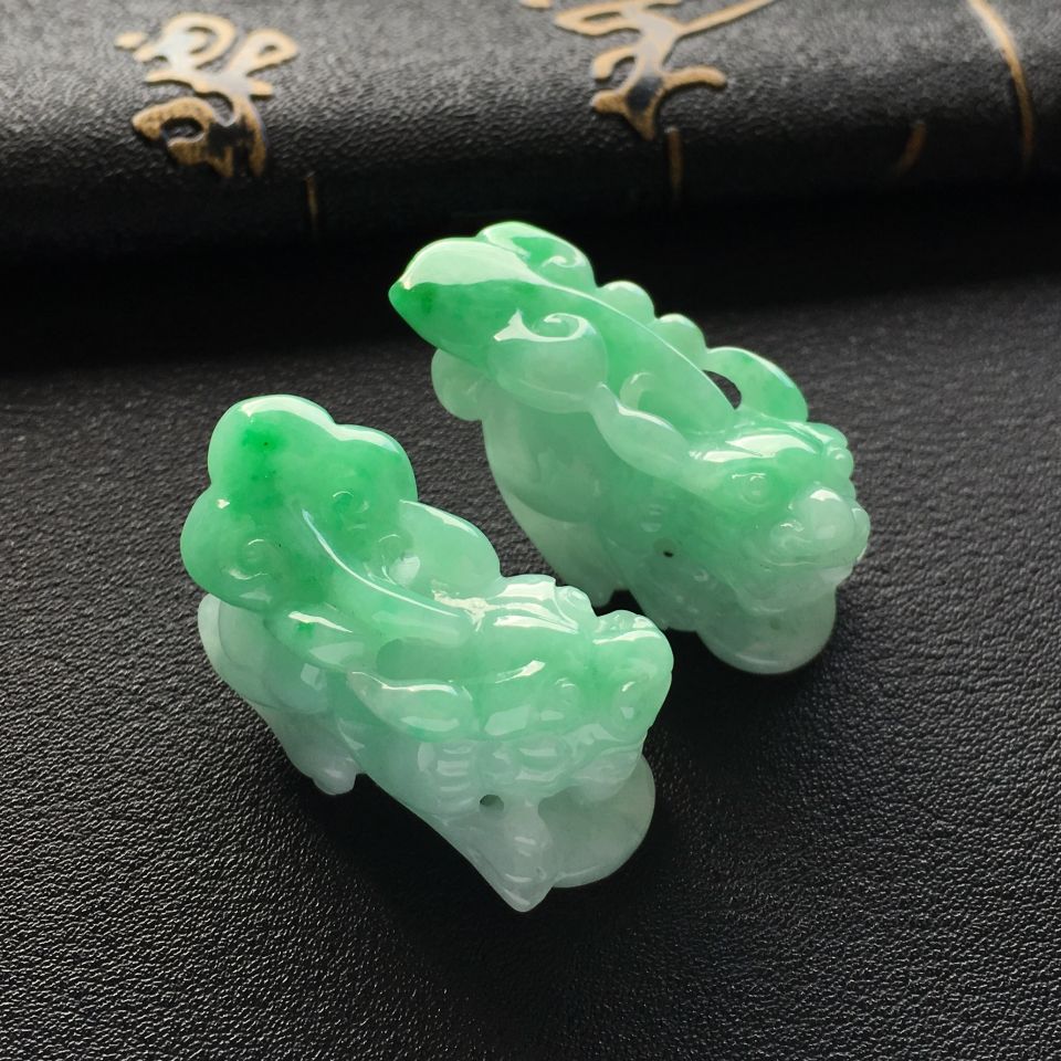 糯冰种飘翠貔貅挂件一对走
