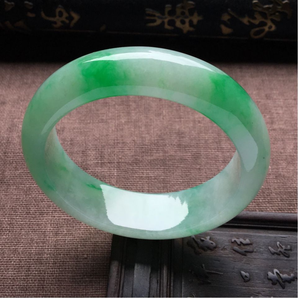 糯冰种飘翠手镯（55.3mm）