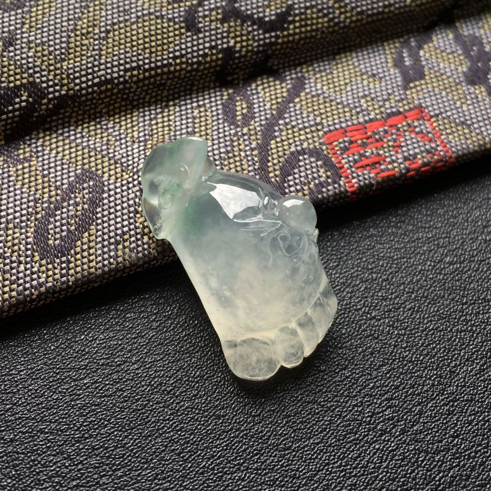 冰种略飘花知足常乐挂件