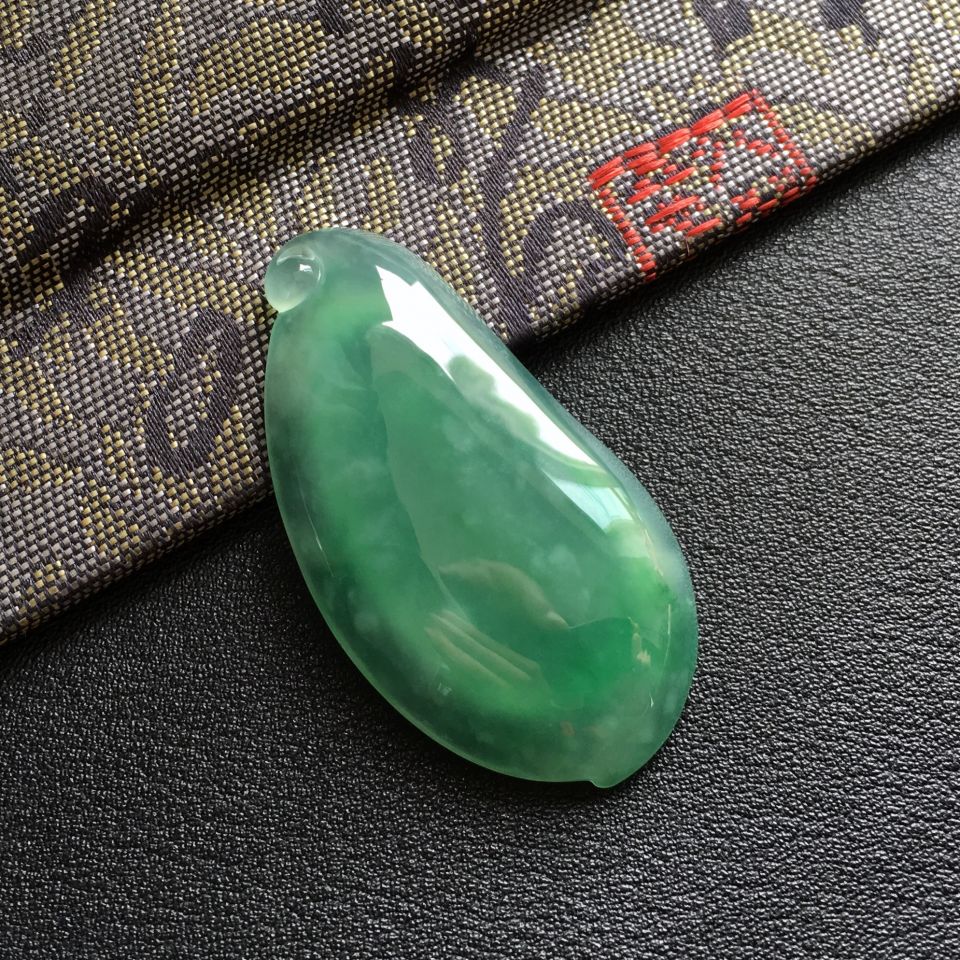 糯冰种飘翠福瓜挂件
