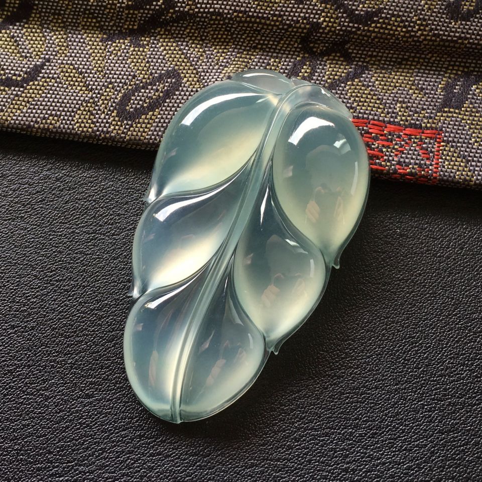 冰种晴水玉叶挂件