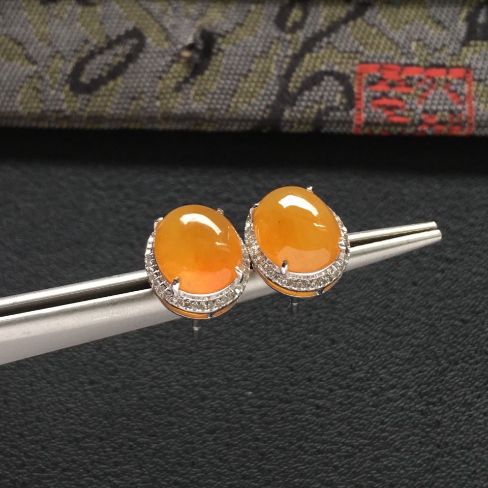 糯冰种黄翡镶白金钻石耳钉一对