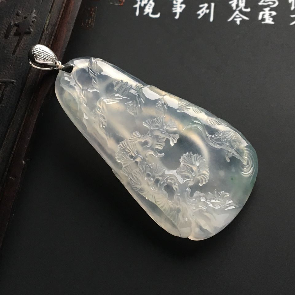 冰种略飘花松鹤延年挂件