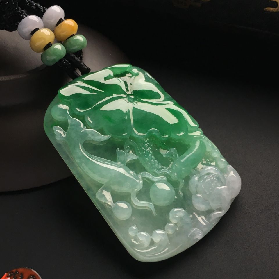 糯冰种飘翠年年有余挂件