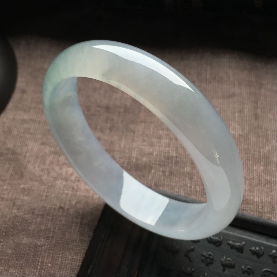 糯冰种淡晴水手镯（57mm）