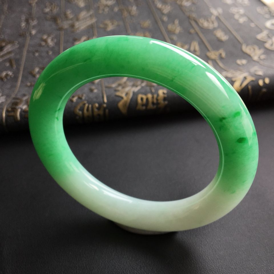 糯冰种翠色圆条手镯(55.5mm)