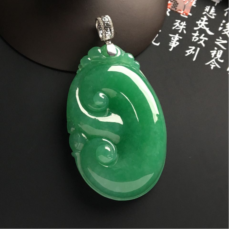 糯冰种豆绿如意挂件