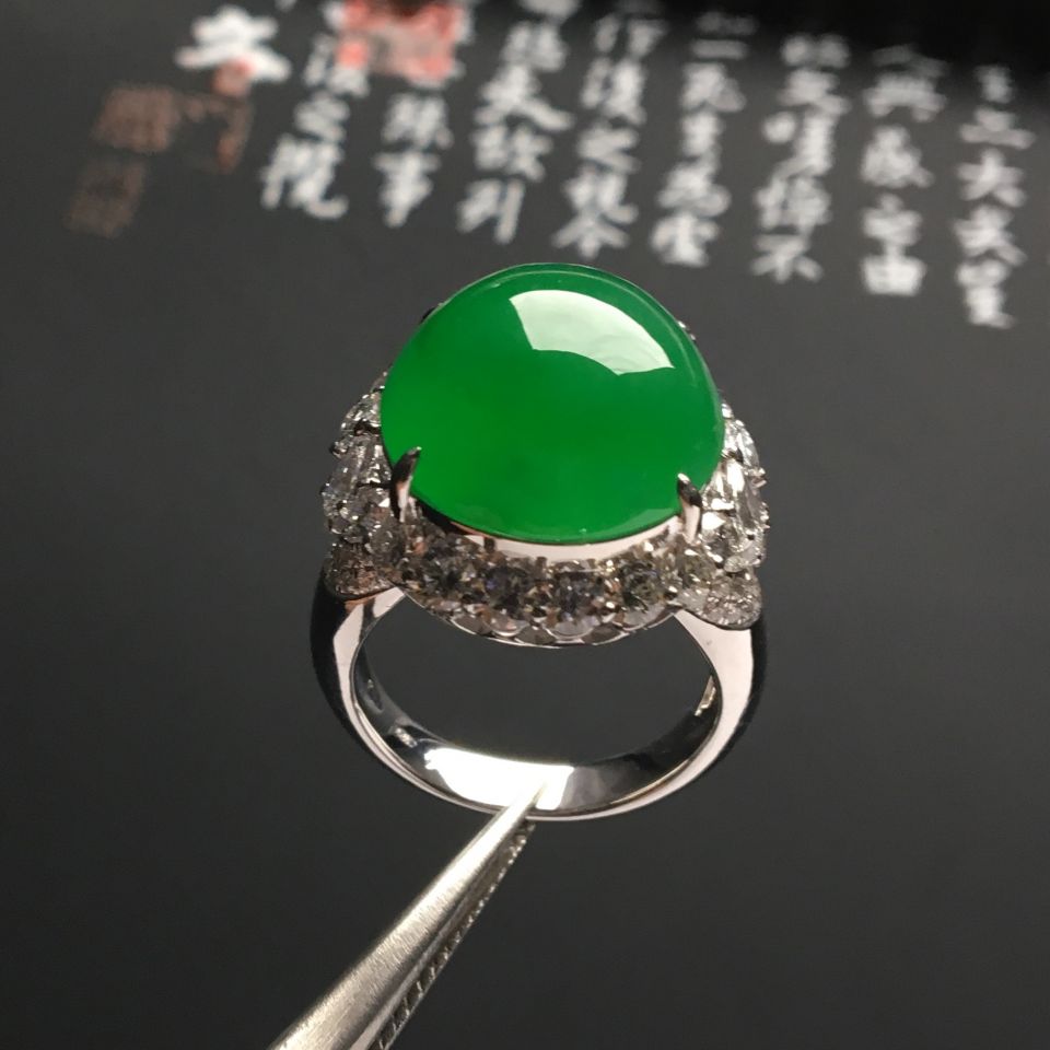 镶白金钻石冰种翠色戒指