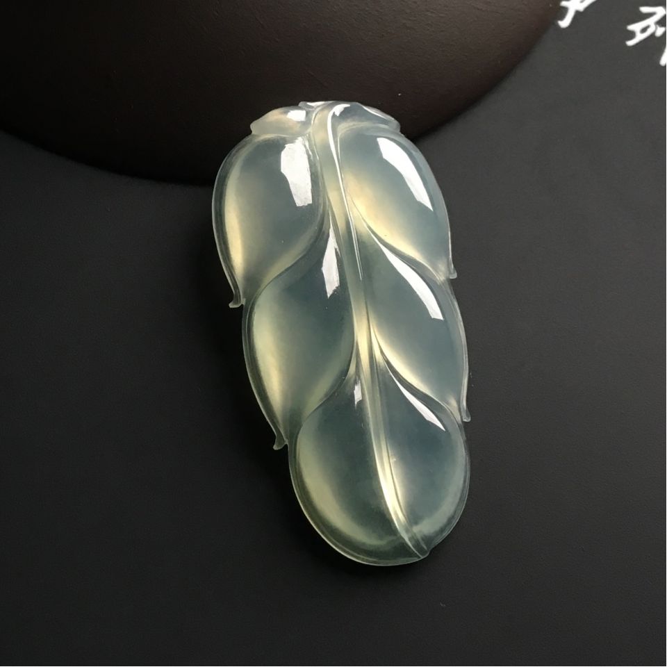冰种淡晴水玉叶挂件