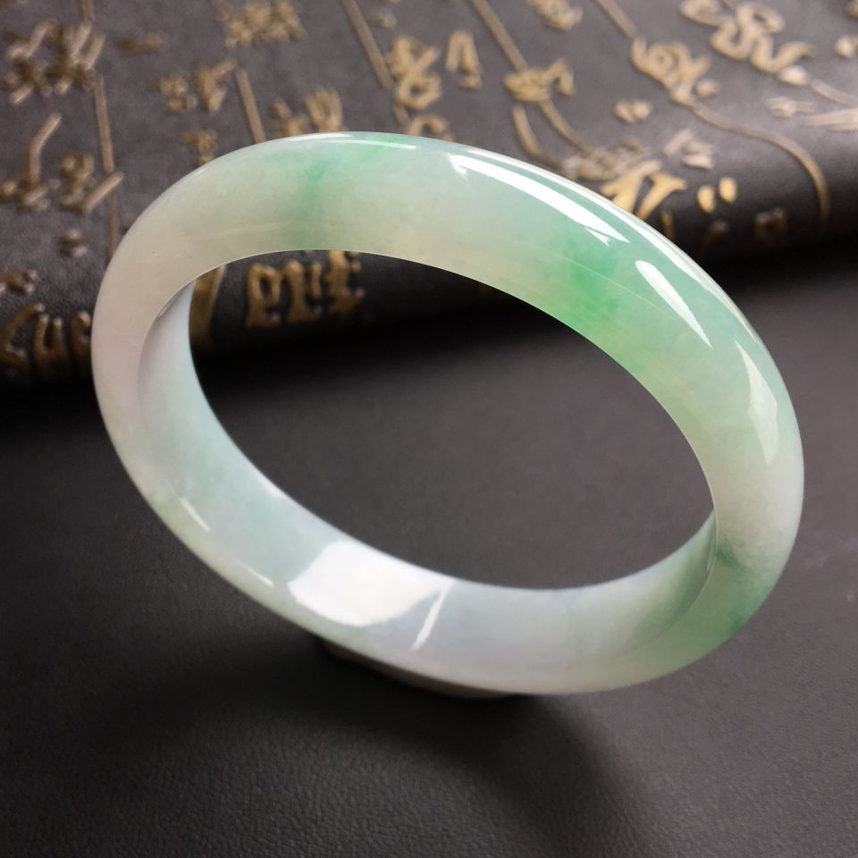 糯冰种飘翠贵妃镯(55.2mm-49mm)