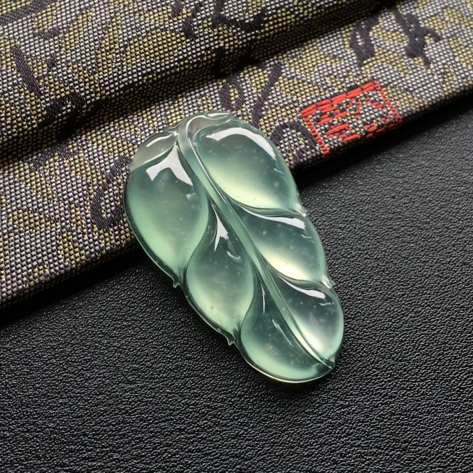 冰种晴水玉叶挂件