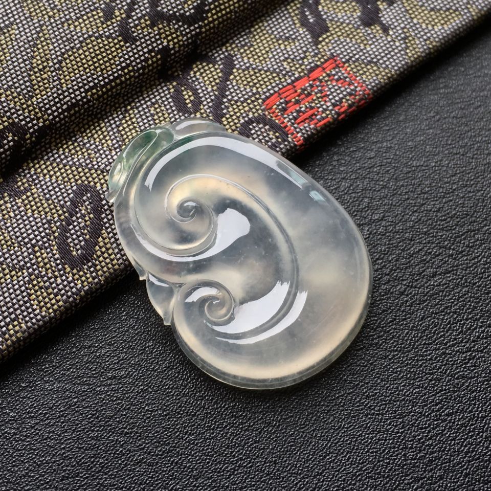 冰种略飘花如意挂件
