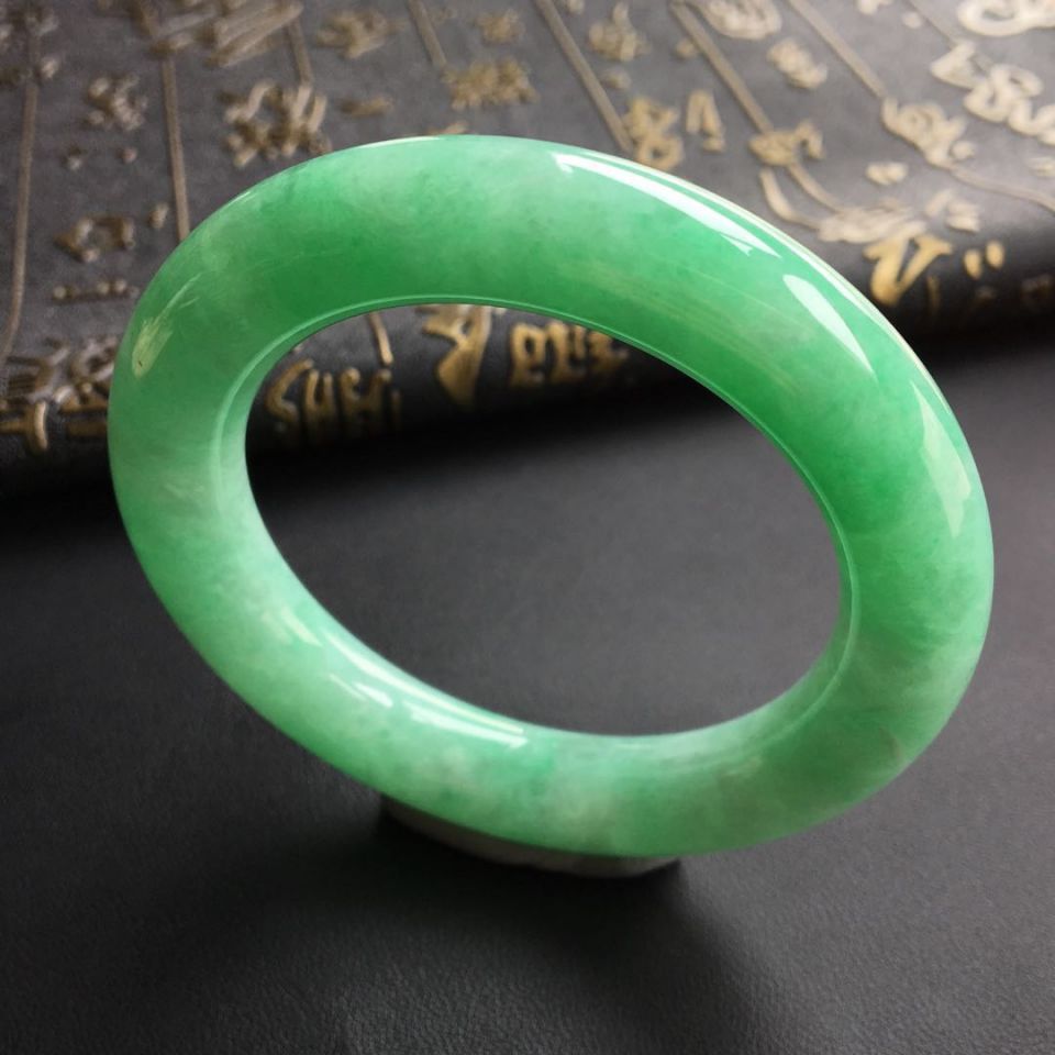 糯冰种豆绿圆条手镯(54.2mm)