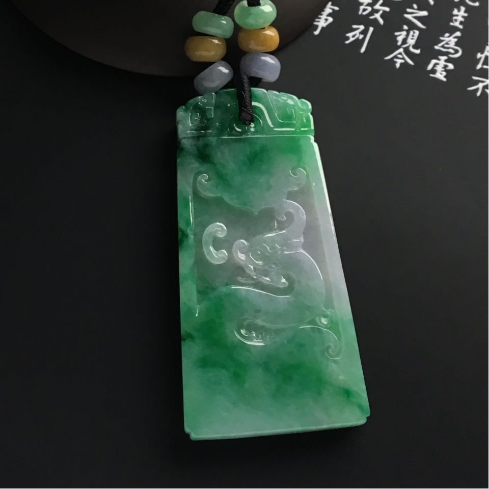 糯冰种飘翠仿古龙牌挂件