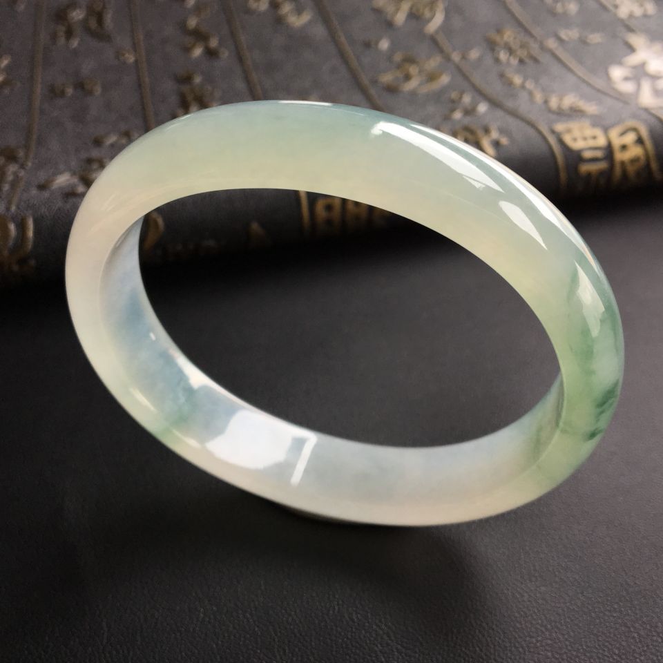 糯冰种飘花贵妃镯(56.4mm-49.5mm)