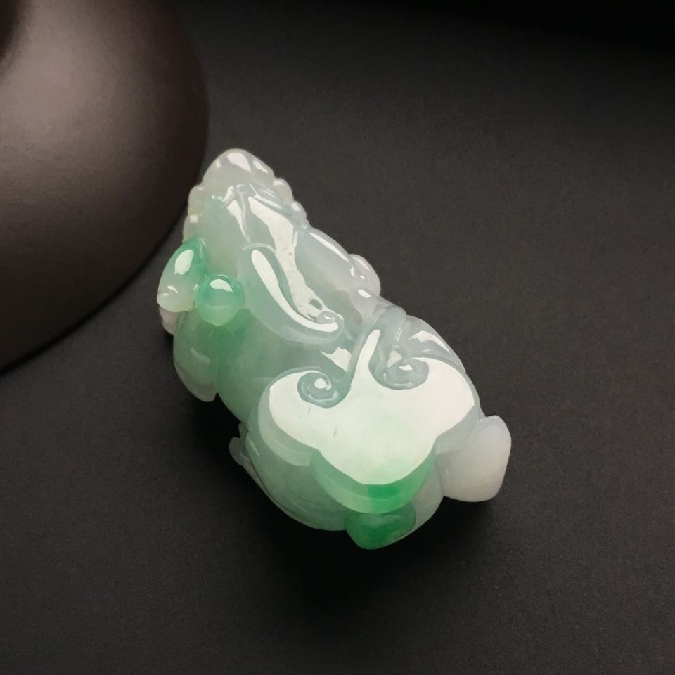 糯冰种略飘翠貔貅挂件