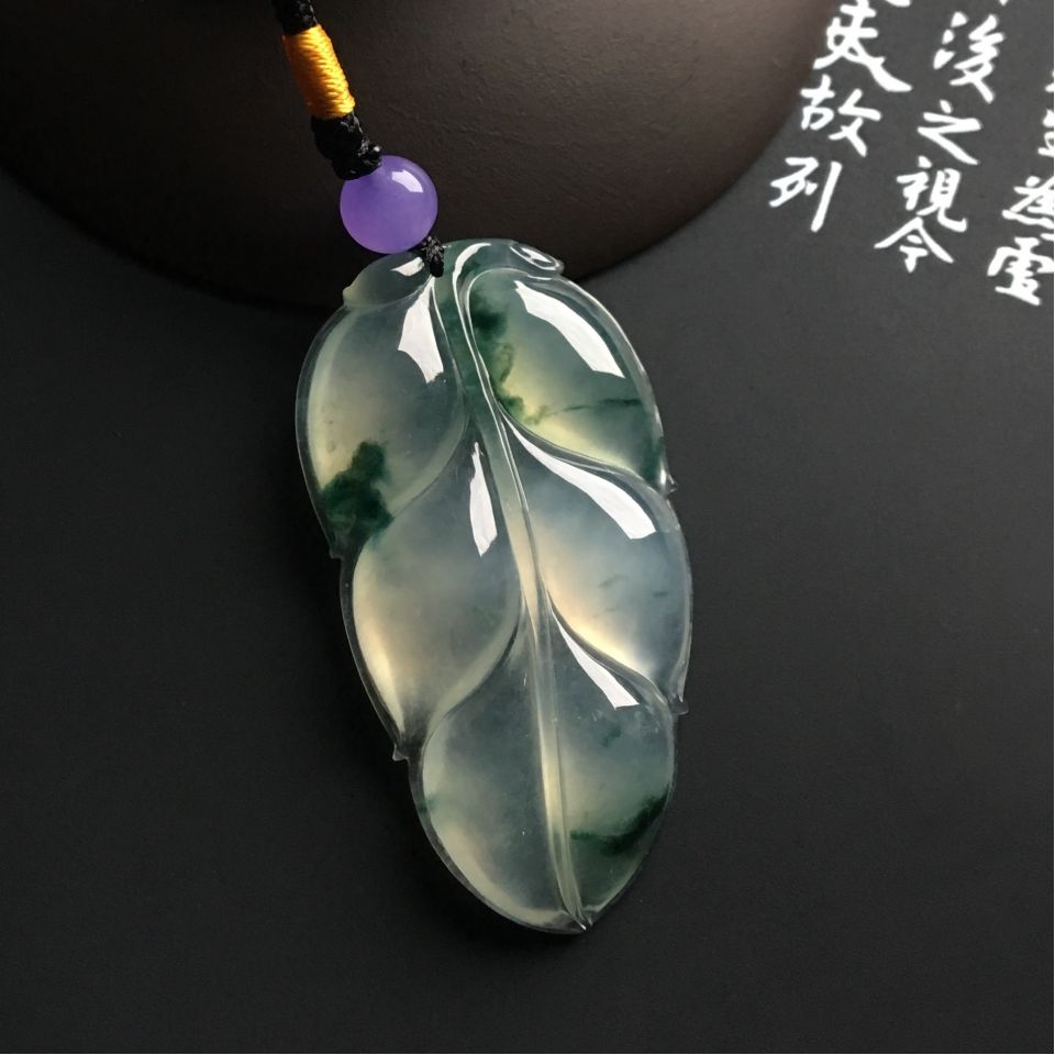 冰种飘花玉叶挂件