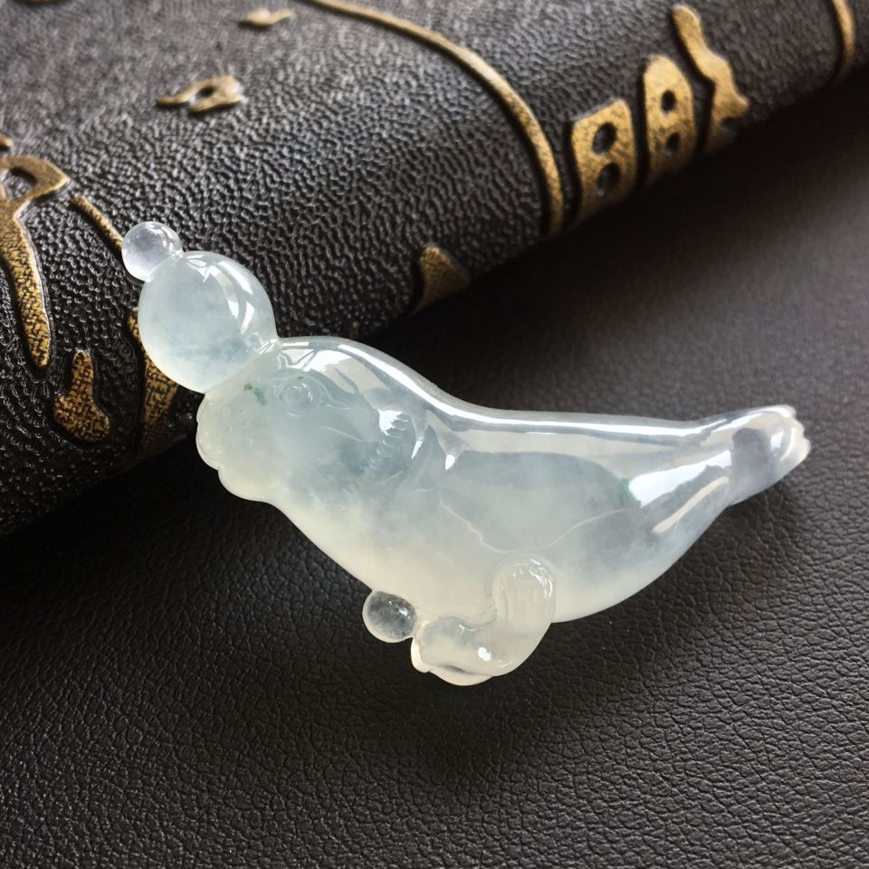 冰种略飘花海狮挂件