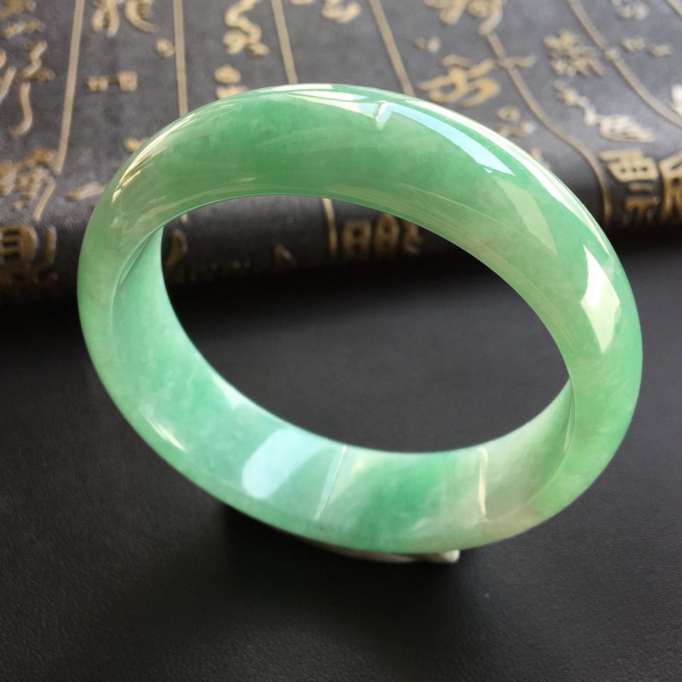 糯冰种豆绿手镯(55mm)