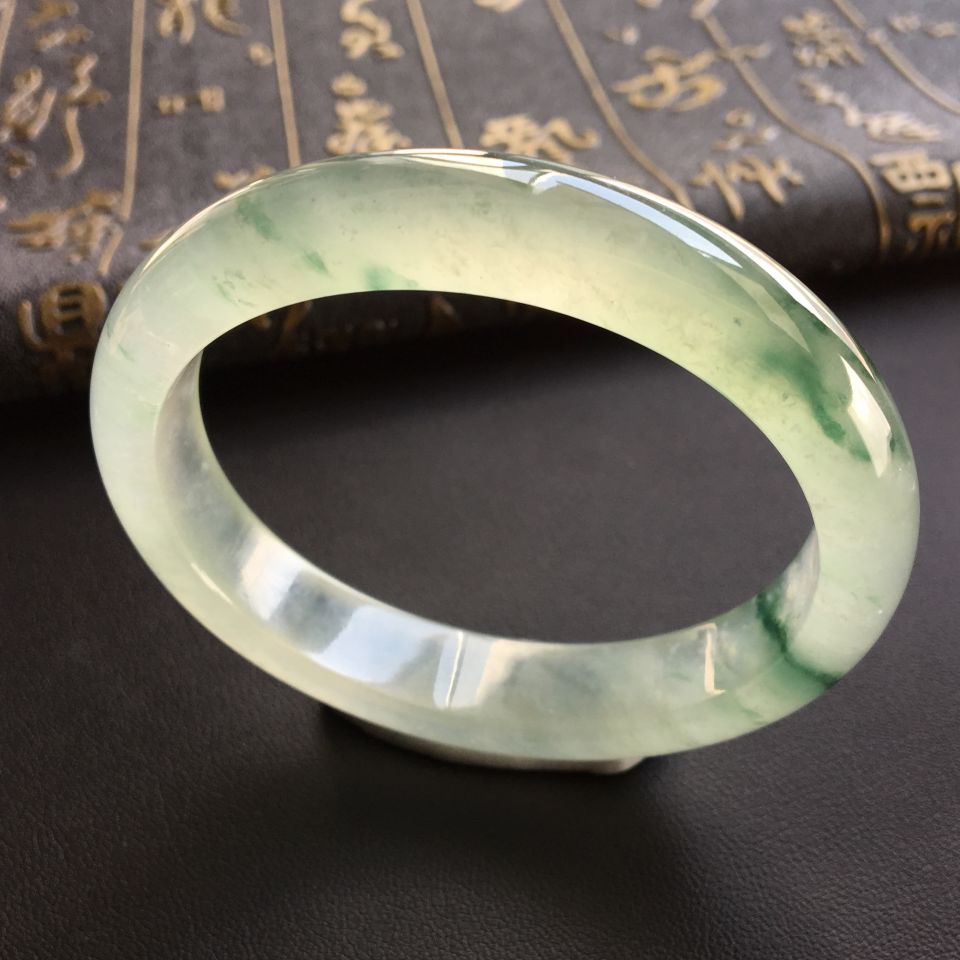 冰种飘花贵妃镯(56.2mm-48.8mm)