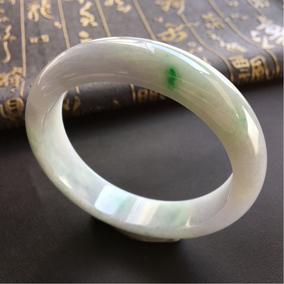 糯冰种略飘翠手镯(59.8mm)