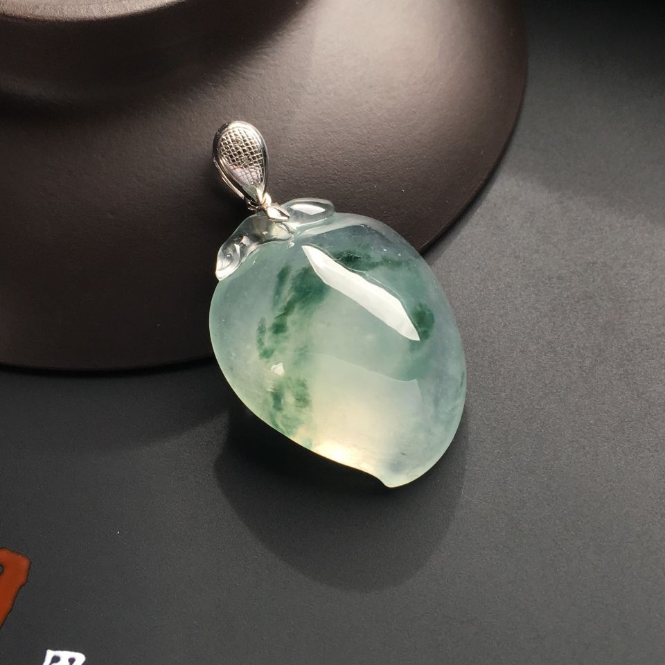 冰种飘花寿桃挂件