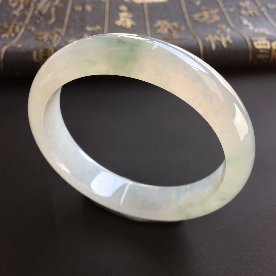 糯冰种略飘花手镯(57.5mm)