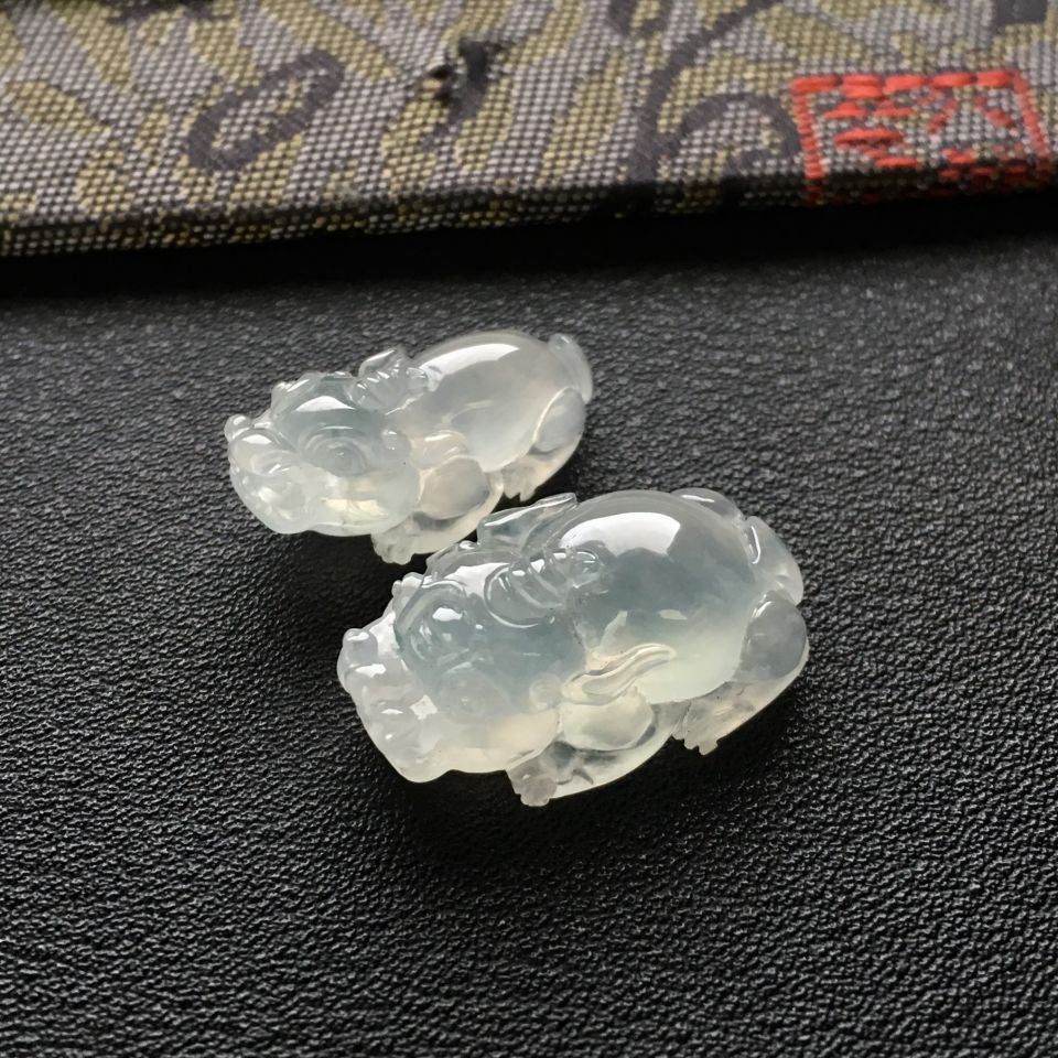 (超值推荐)冰种淡晴水貔貅挂件一对走