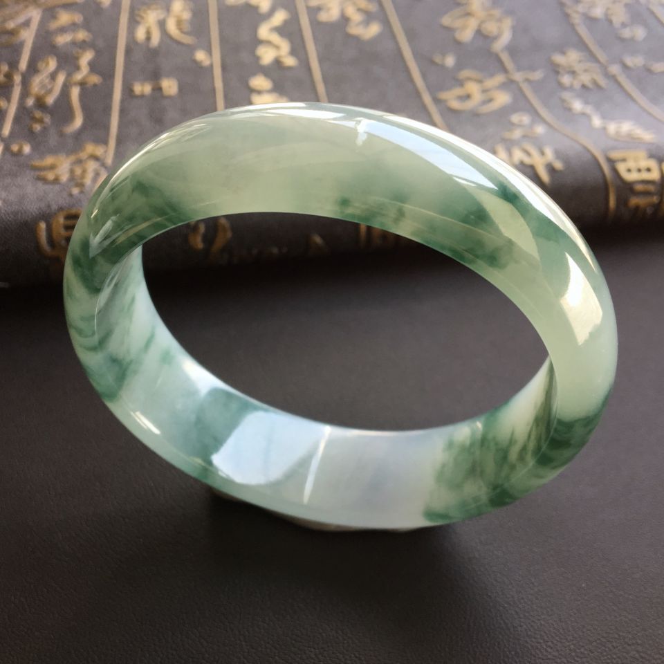 糯冰种飘花贵妃镯(58.2mm-52.5mm)