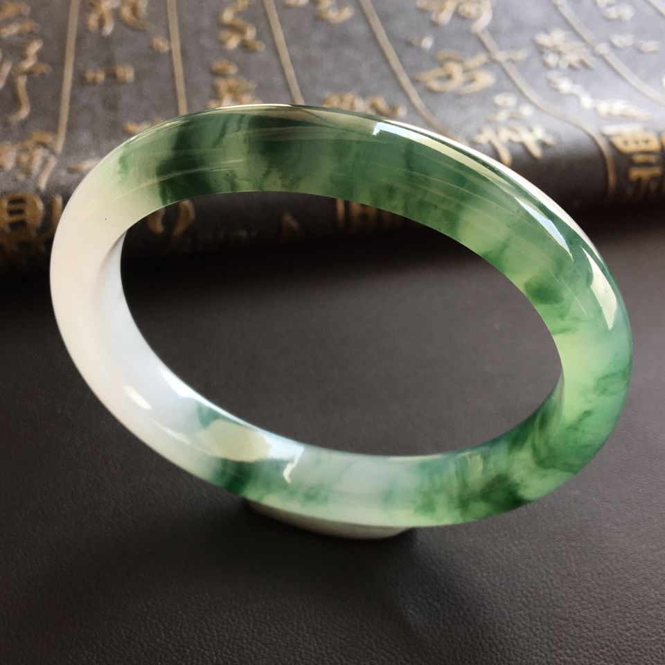 糯冰种飘花贵妃镯(55mm-46.1mm)