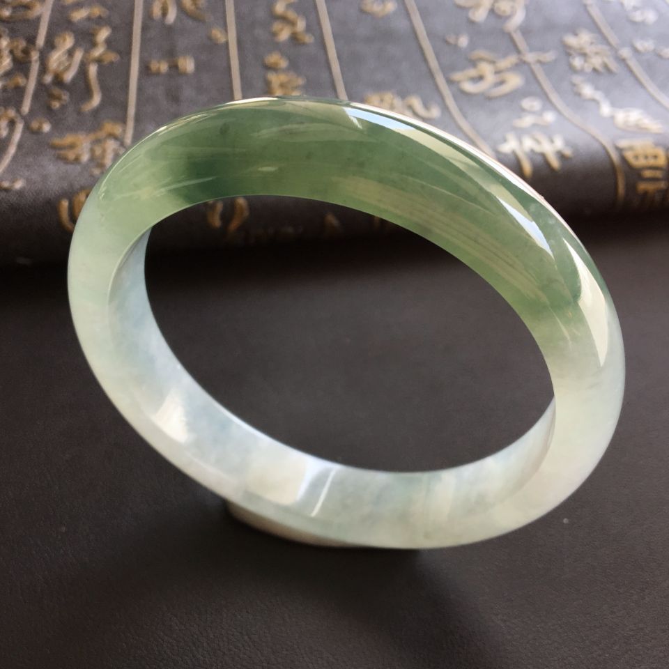 糯冰种晴水手镯(58.2mm)
