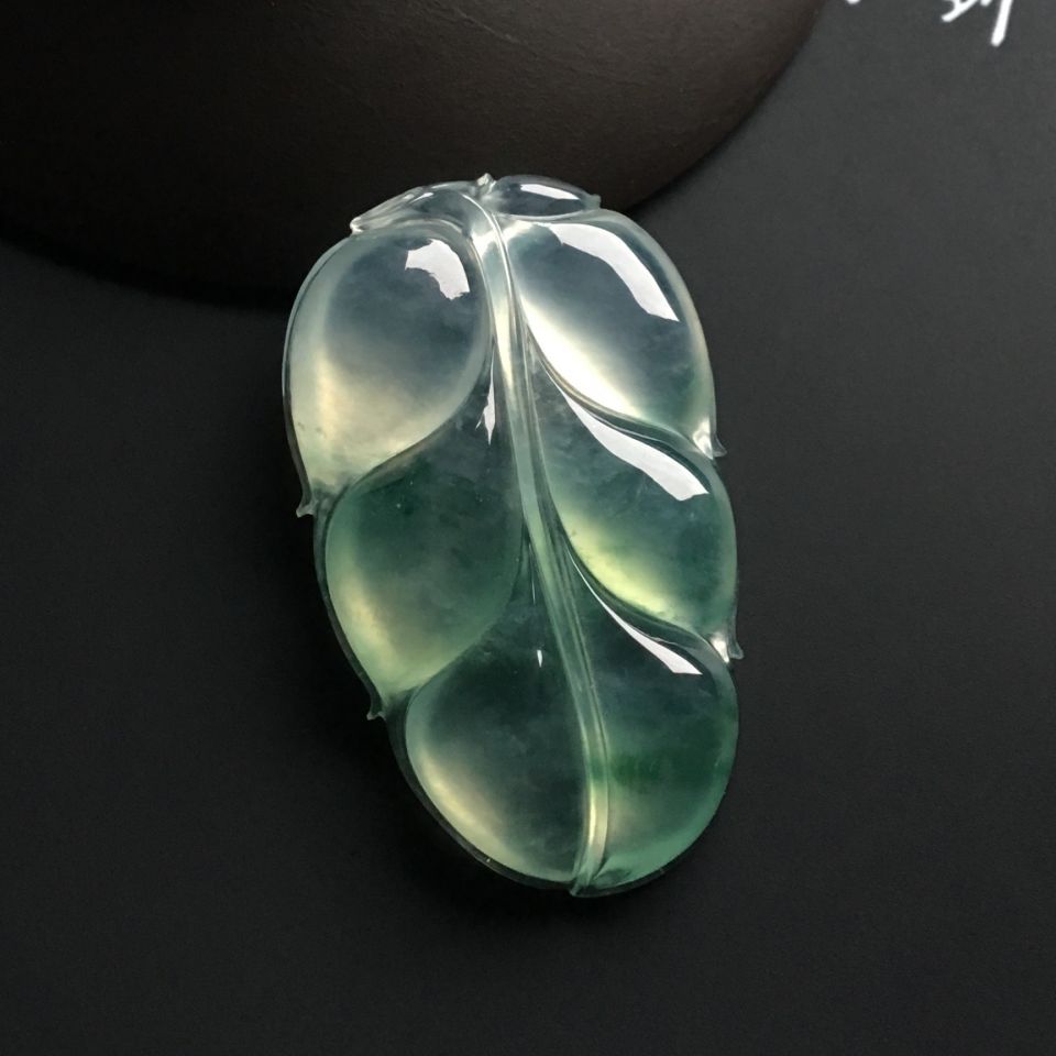 冰种飘花玉叶挂件