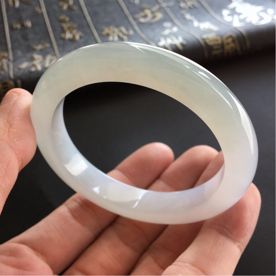 糯冰种晴水手镯(52.1mm)